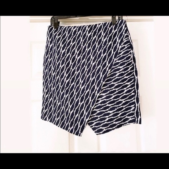 ⭐️ Firm Price ⭐️ NWOT Envelope Ikat Loft white/blue patterned skirt - Picture 2 of 9